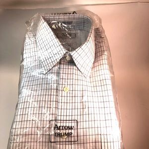 NWOT- Arrow Trump Long Sleeve Button Down Shirt